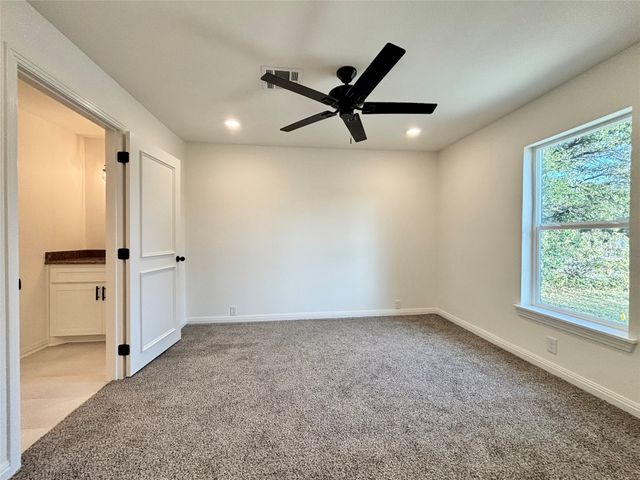 1104 W 10th Street, Mcgregor, TX 76657