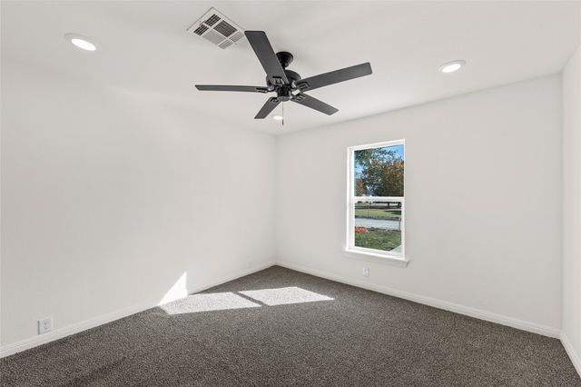 1104 W 10th Street, Mcgregor, TX 76657