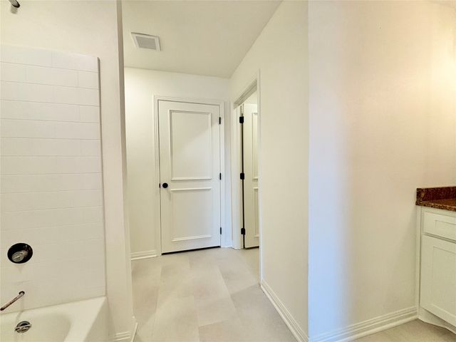 1104 W 10th Street, Mcgregor, TX 76657