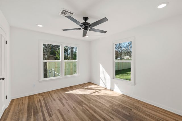 1104 W 10th Street, Mcgregor, TX 76657