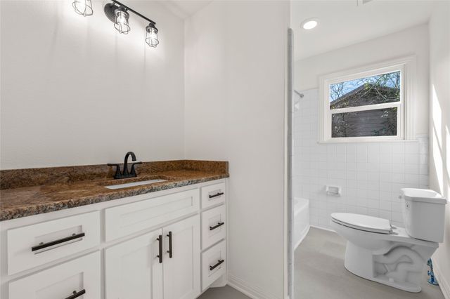 1104 W 10th Street, Mcgregor, TX 76657