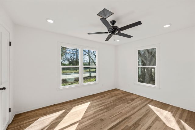 1104 W 10th Street, Mcgregor, TX 76657