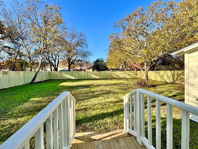 1104 W 10th Street, Mcgregor, TX 76657