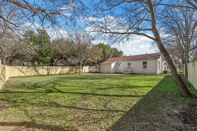 1104 W 10th Street, Mcgregor, TX 76657