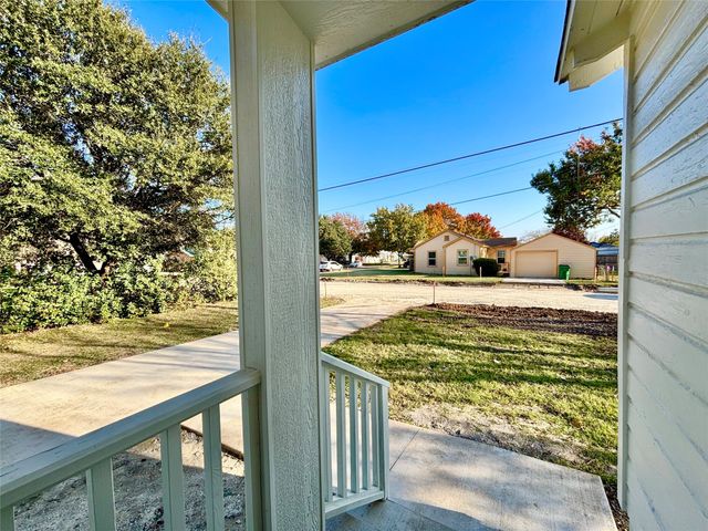 1104 W 10th Street, Mcgregor, TX 76657