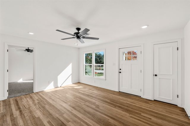 1104 W 10th Street, Mcgregor, TX 76657