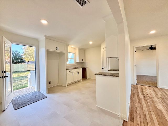 1104 W 10th Street, Mcgregor, TX 76657