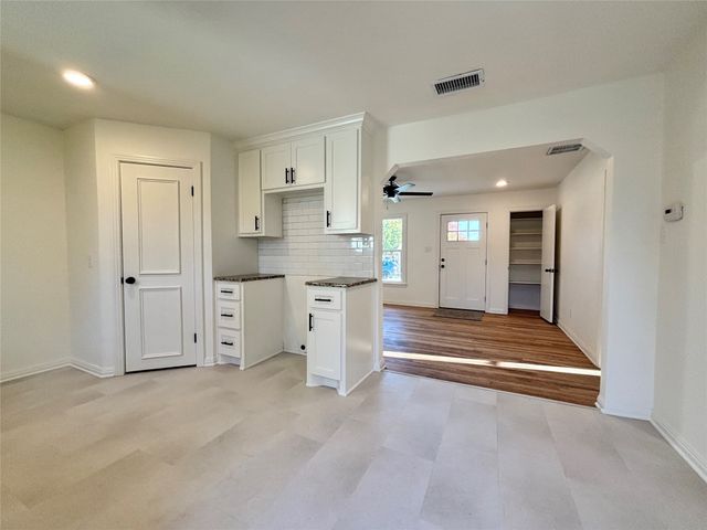 1104 W 10th Street, Mcgregor, TX 76657