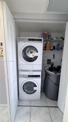 2391 NW 89th Dr 404, Coral Springs, FL 33065