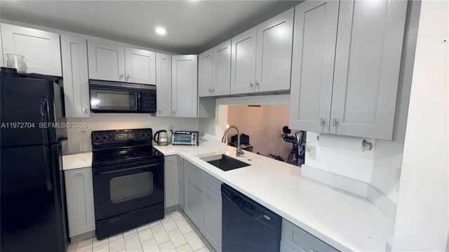 2391 NW 89th Dr 404, Coral Springs, FL 33065