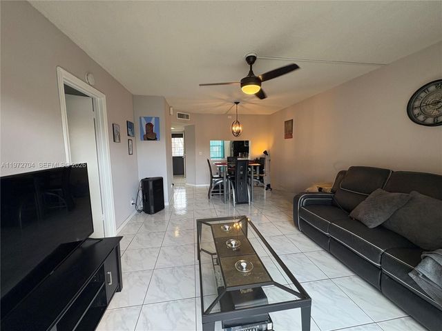 2391 NW 89th Dr 404, Coral Springs, FL 33065