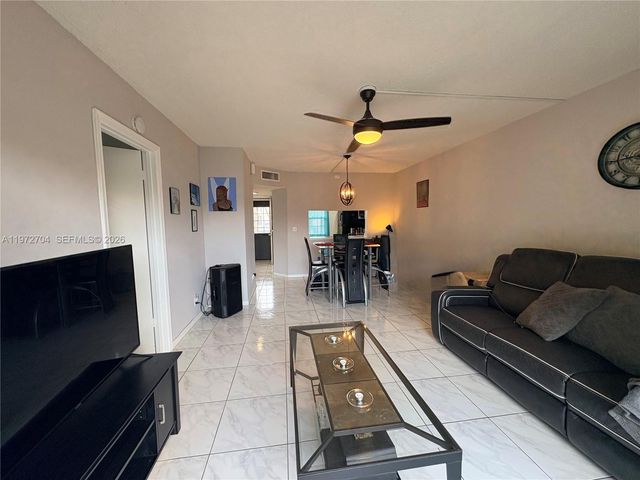 2391 NW 89th Dr 404, Coral Springs, FL 33065
