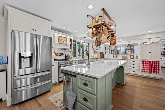 569 Haynes Rd, Sewanee, TN 37375