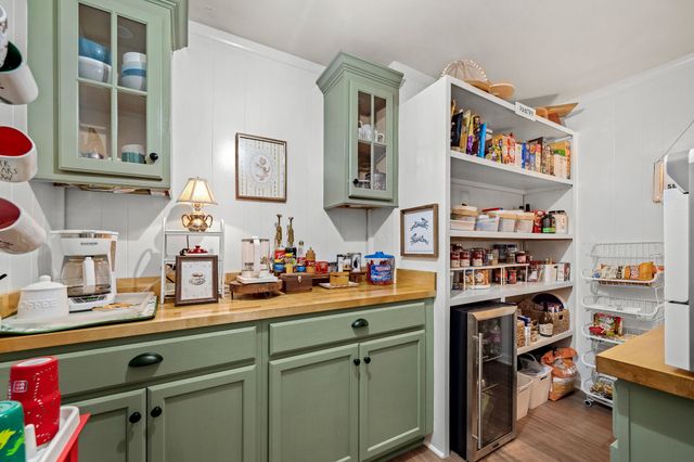 569 Haynes Rd, Sewanee, TN 37375