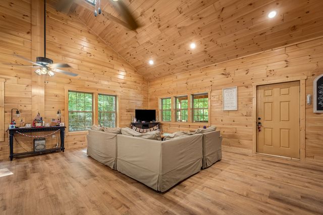 569 Haynes Rd, Sewanee, TN 37375