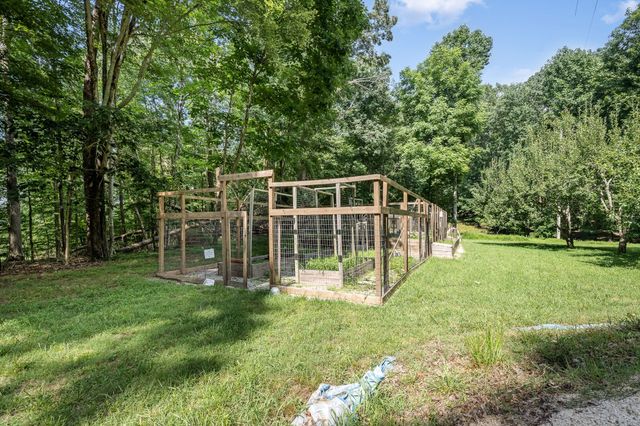 569 Haynes Rd, Sewanee, TN 37375