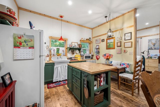 569 Haynes Rd, Sewanee, TN 37375