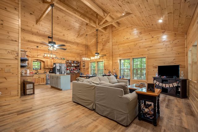 569 Haynes Rd, Sewanee, TN 37375