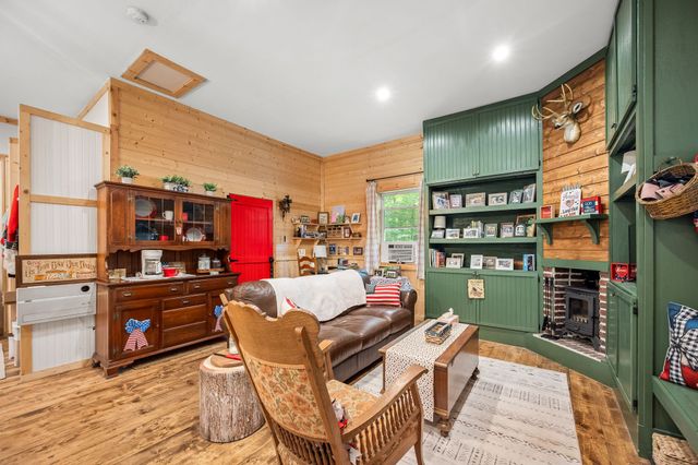 569 Haynes Rd, Sewanee, TN 37375