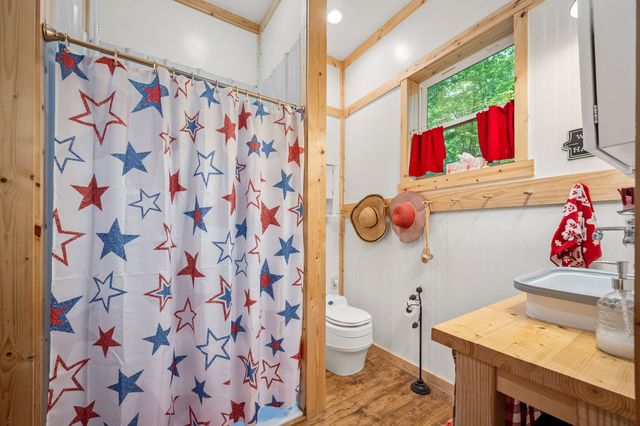 569 Haynes Rd, Sewanee, TN 37375