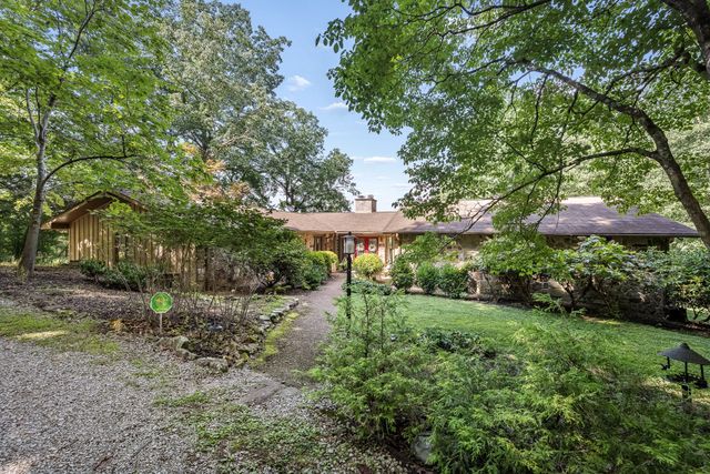 569 Haynes Rd, Sewanee, TN 37375