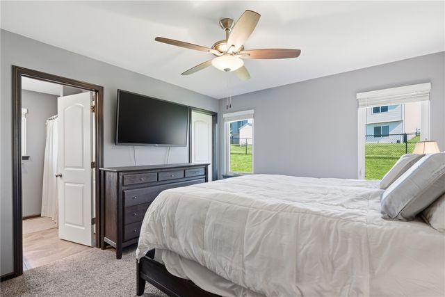 2124 Shady Grove Road SW, Cedar Rapids, IA 52404
