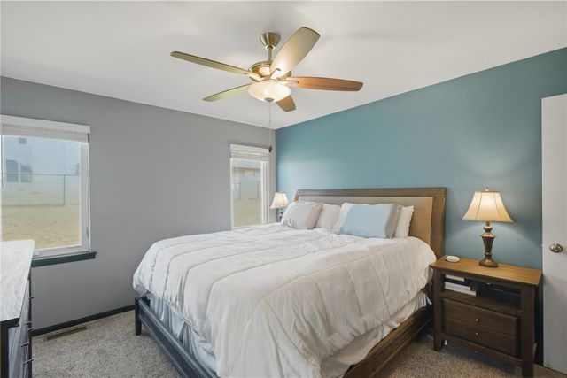 2124 Shady Grove Road SW, Cedar Rapids, IA 52404