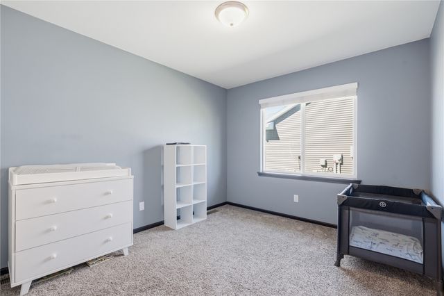 2124 Shady Grove Road SW, Cedar Rapids, IA 52404