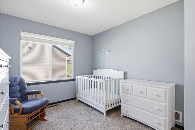 2124 Shady Grove Road SW, Cedar Rapids, IA 52404