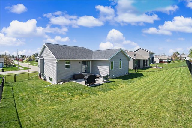 2124 Shady Grove Road SW, Cedar Rapids, IA 52404
