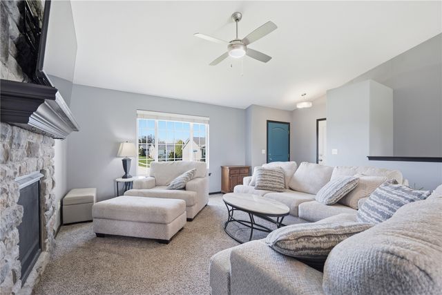 2124 Shady Grove Road SW, Cedar Rapids, IA 52404