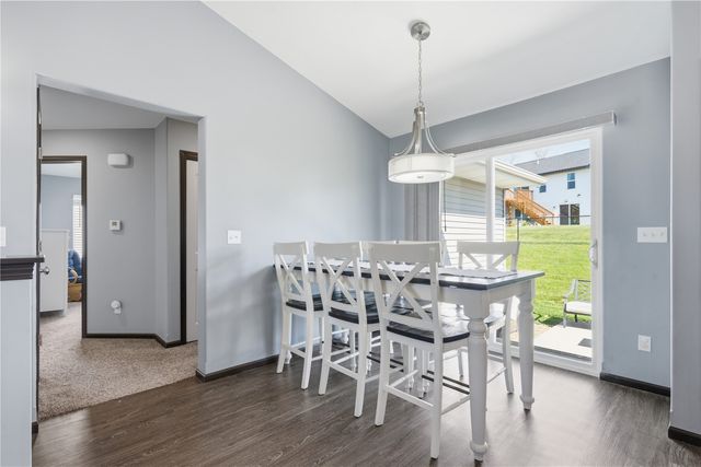 2124 Shady Grove Road SW, Cedar Rapids, IA 52404