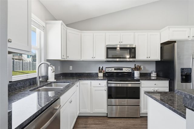 2124 Shady Grove Road SW, Cedar Rapids, IA 52404