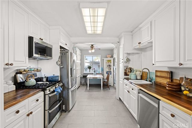 17415 Collins Street, Encino, CA 91316