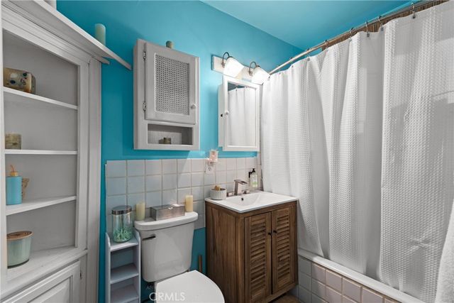 17415 Collins Street, Encino, CA 91316