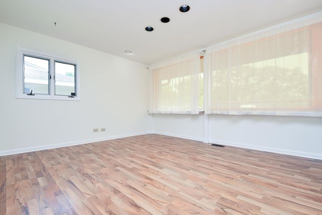 50 Ridgewood Road, Elk Grove Village, IL 60007