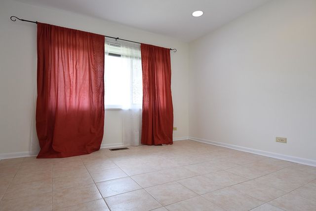 50 Ridgewood Road, Elk Grove Village, IL 60007