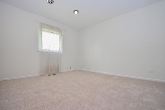 50 Ridgewood Road, Elk Grove Village, IL 60007