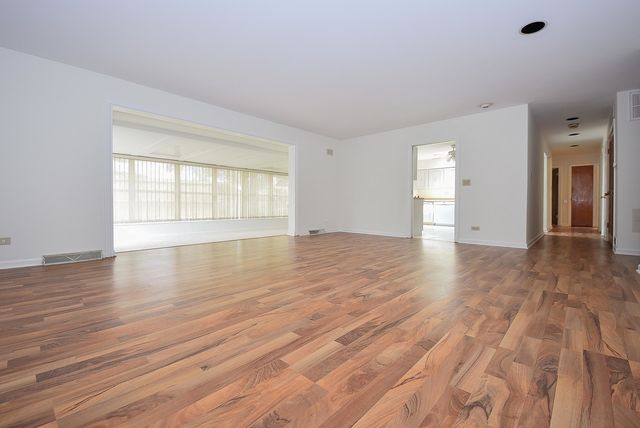 50 Ridgewood Road, Elk Grove Village, IL 60007