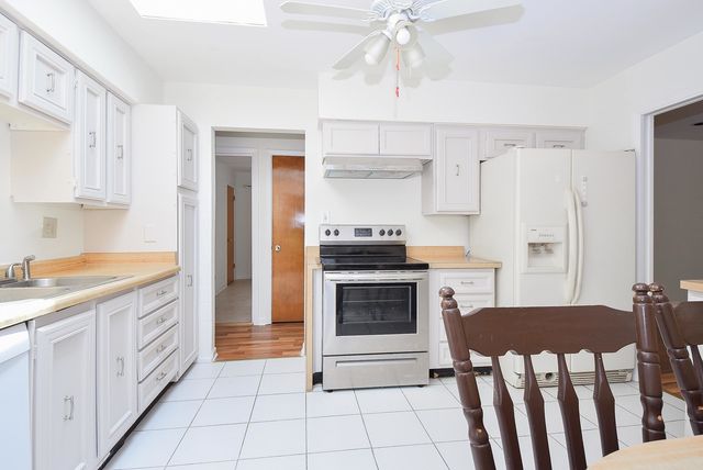 50 Ridgewood Road, Elk Grove Village, IL 60007