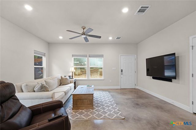 446 W Overlook Drive, Canyon Lake, TX 78133