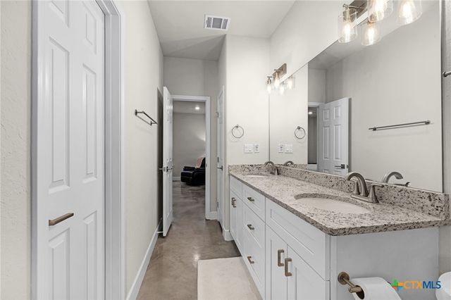 446 W Overlook Drive, Canyon Lake, TX 78133