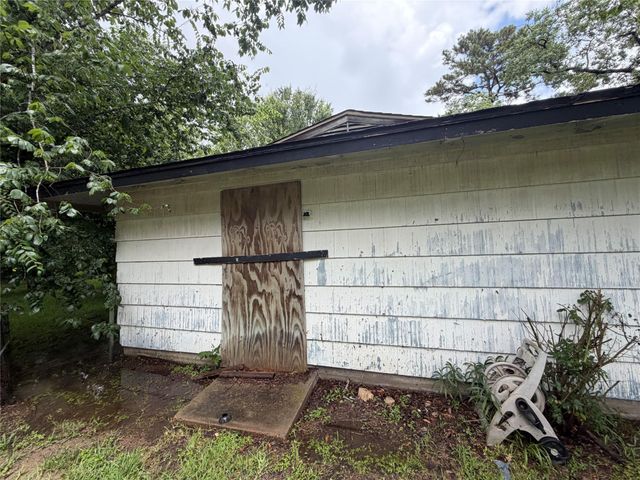 5935 Glenhurst Drive, Houston, TX 77033