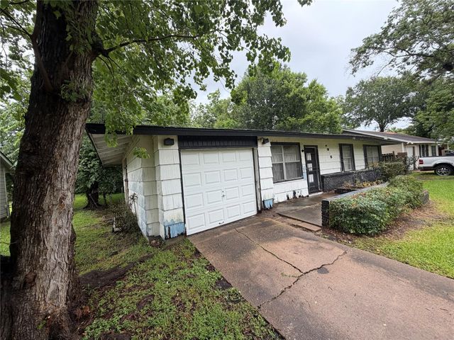 5935 Glenhurst Drive, Houston, TX 77033