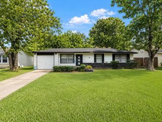 5935 Glenhurst Drive, Houston, TX 77033