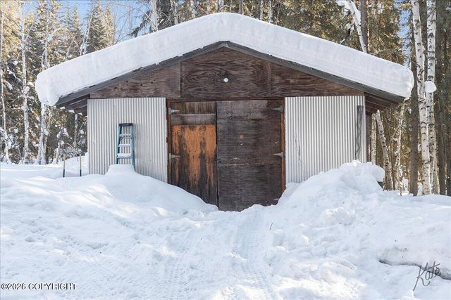 2451 Nugget Loop, Fairbanks, AK 99709