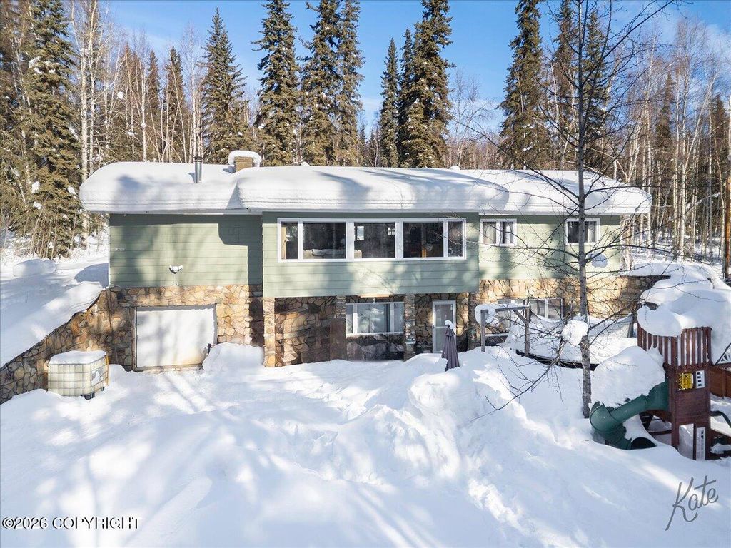 2451 Nugget Loop, Fairbanks, AK 99709