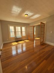 723 White St, Springfield, MA 01108