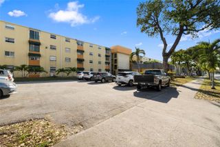 606 W 81st St 302, Hialeah, FL 33014