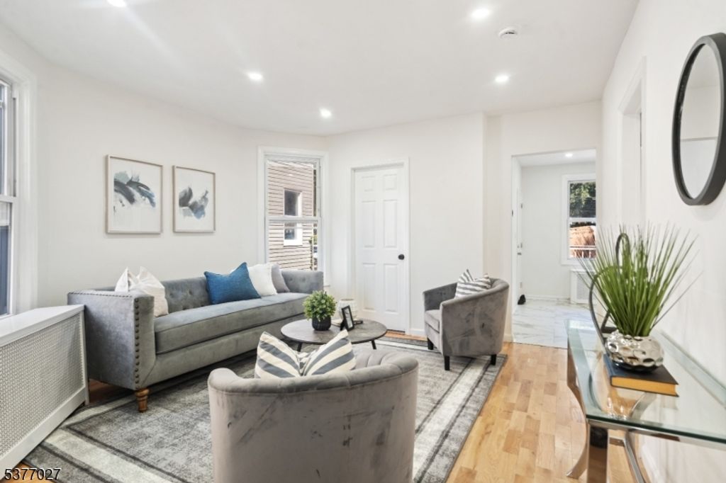 294 N Park St 2, East Orange City, NJ 07017